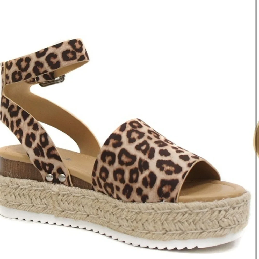 SODA Open Toe Buckle Ankle Strap cheetah Espadrilles Platform wedge size 8